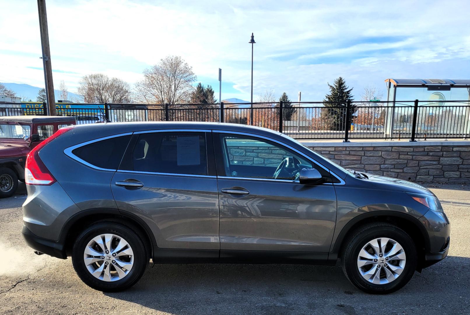 2012 Grey /Gray Honda CR-V EX (2HKRM4H50CH) with an 2.4L I4 engine, 5 Speed Automatic transmission, located at 450 N Russell, Missoula, MT, 59801, (406) 543-6600, 46.874496, -114.017433 - Nice AWD SUV. Automatic Transmission. Air. Cruise. Tilt. Power Sunroof. Power Windows and Locks., AM FM CD. Backup Camera - Photo#4